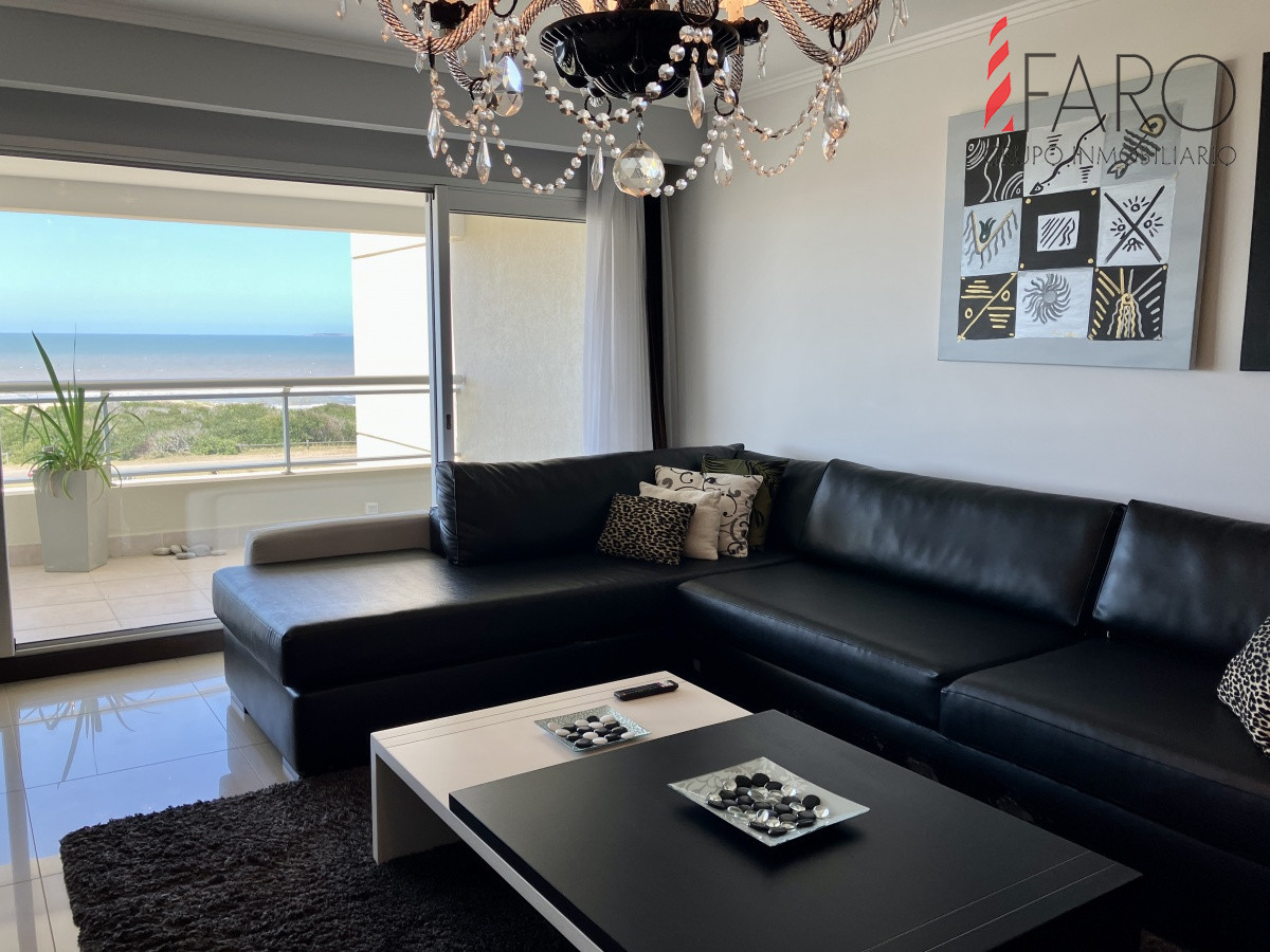 Apartamento en Brava 3 dormitorios y dependencia con terraza y cochera doble