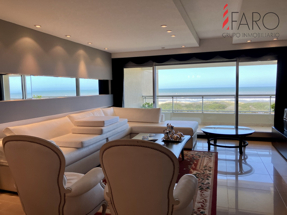 Apartamento en Brava 3 dormitorios con terraza y 2 cocheras