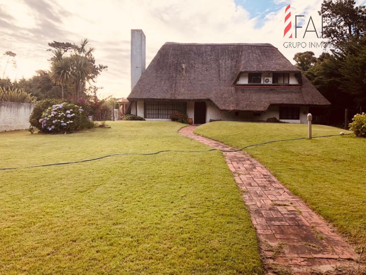 Casa en Marly de 3 dormitorios 2 baños con parrillero