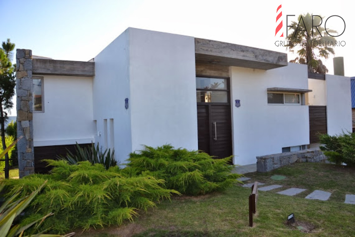 Casa en El Chorro 6 dormitorios con piscina y parrillero