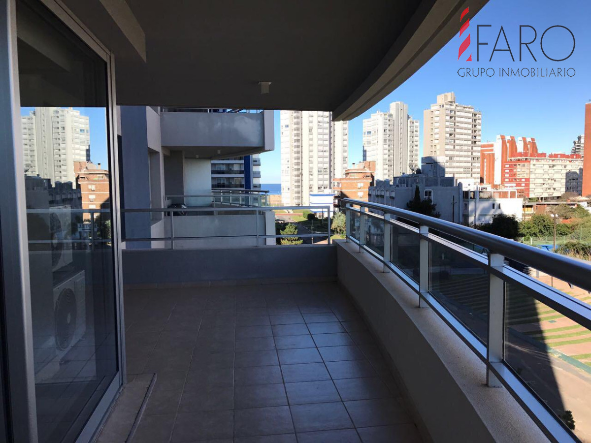 Apartamento en Brava 3 dormitorios con cochera