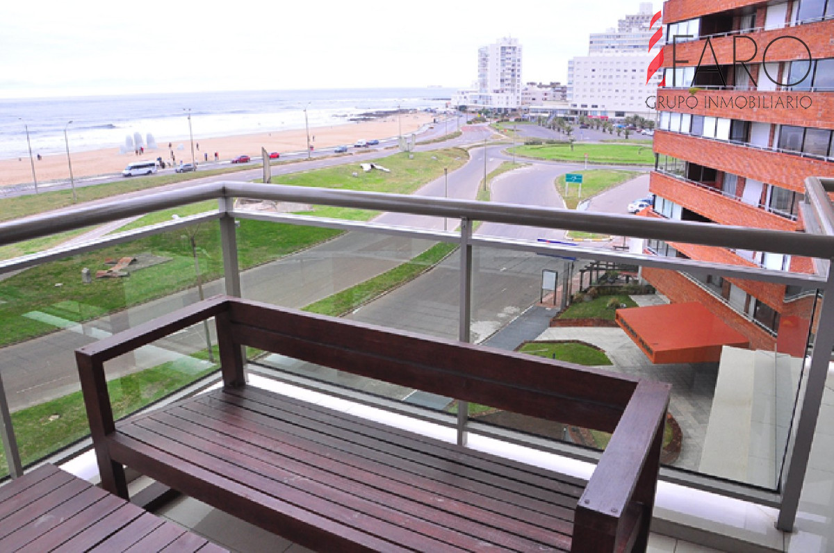 Apartamento en la Brava 4 dormitorios con terraza y garage