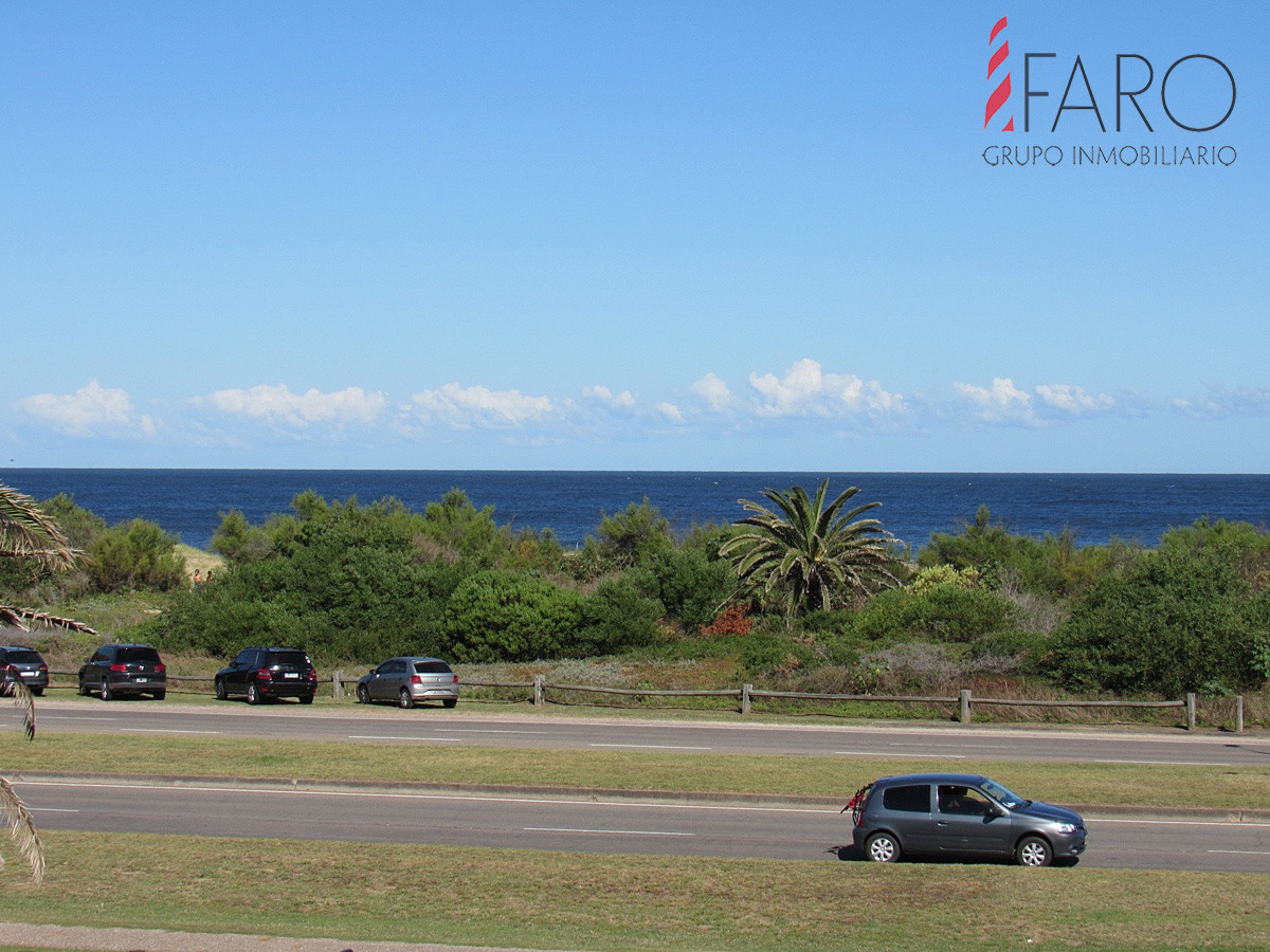 Apartamento primera linea, sobre Playa Brava