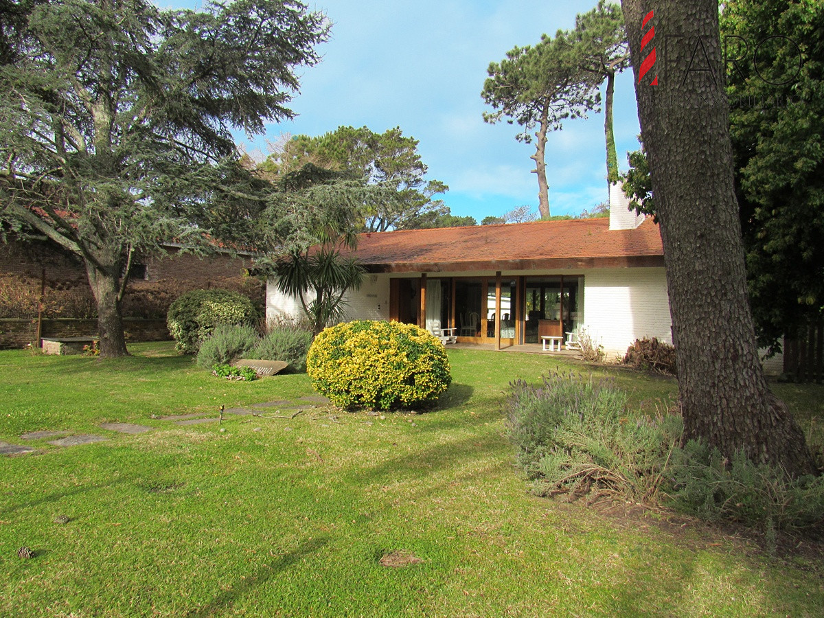 Casa en Paradas ideal para vivir todo el año.