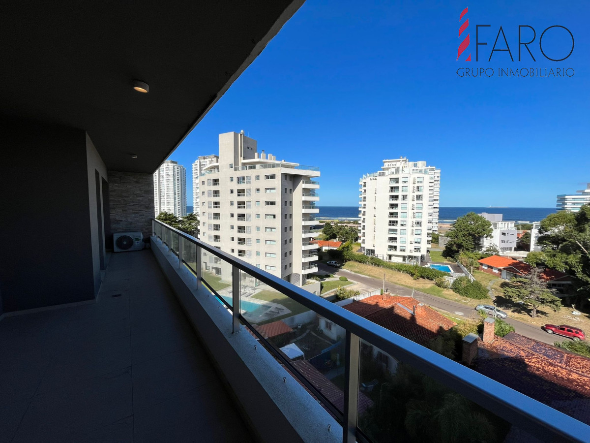 Apartamento en Brava, 3 dormitorios *