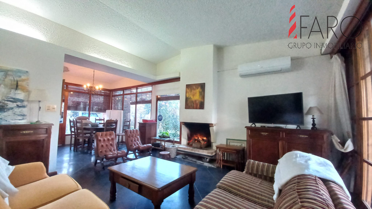 Vende casa de 3 dormitorios (incluye depp), en Parada 4 de Playa Mansa, Punta del Este 