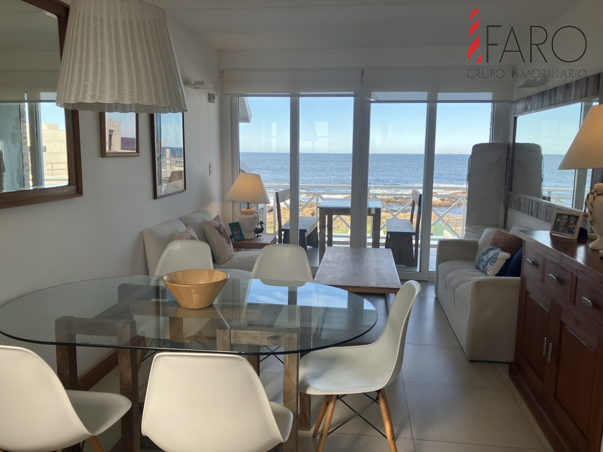 Apartamento frente al mar en alquiler.