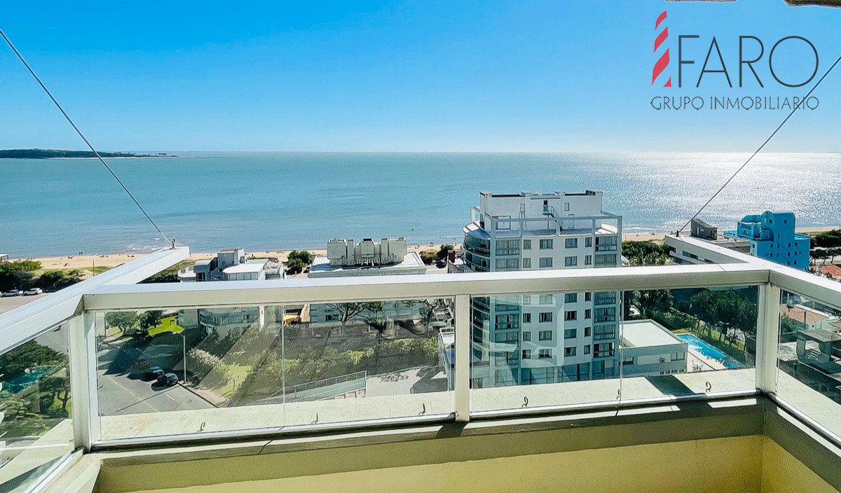 Oportunidad en venta. Edificio Fragata. Punta del Este. Playa Mansa. Frente al mar.