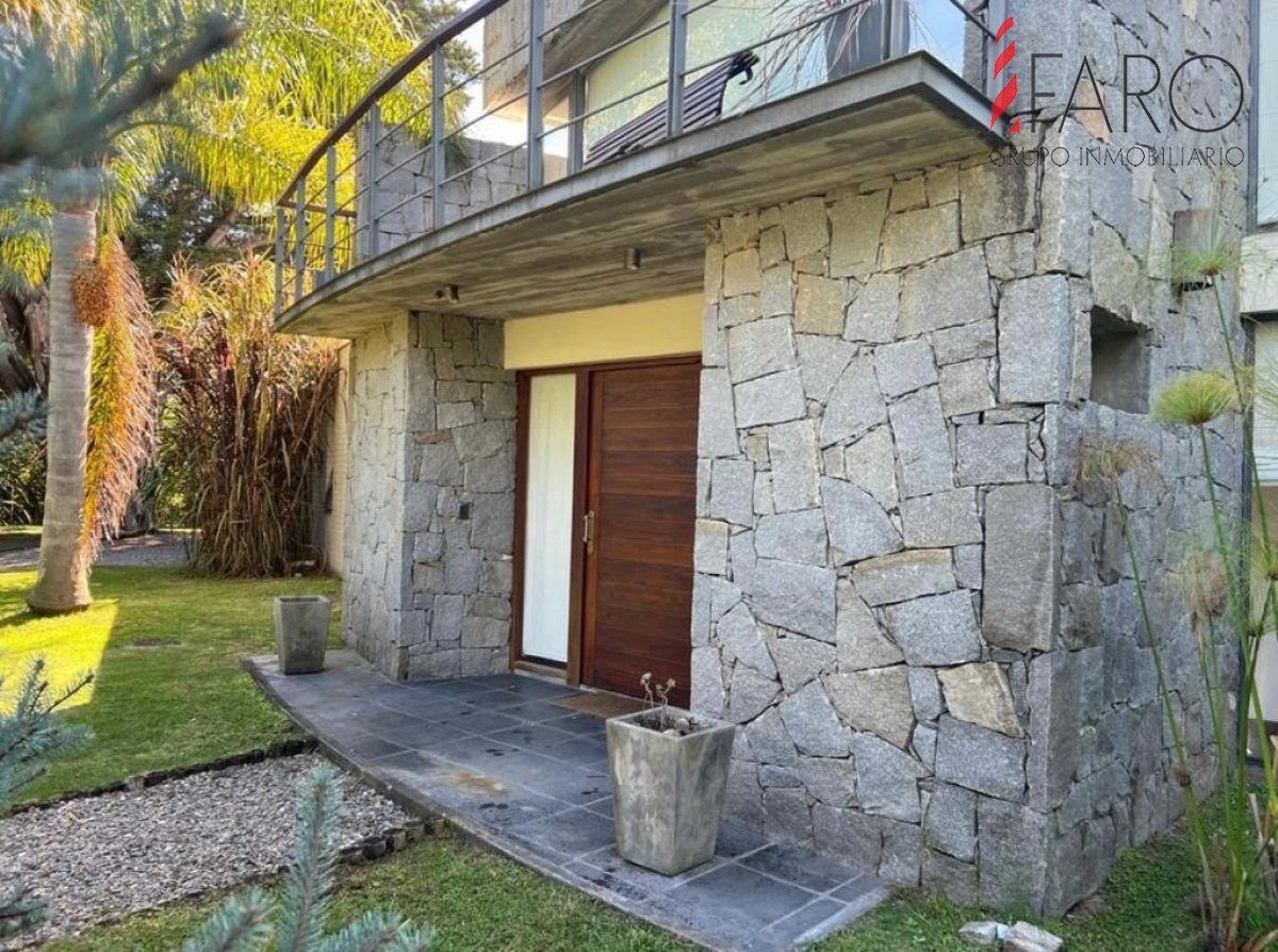 Casa de 4 Dormitorios en Venta en Marly, Punta del Este