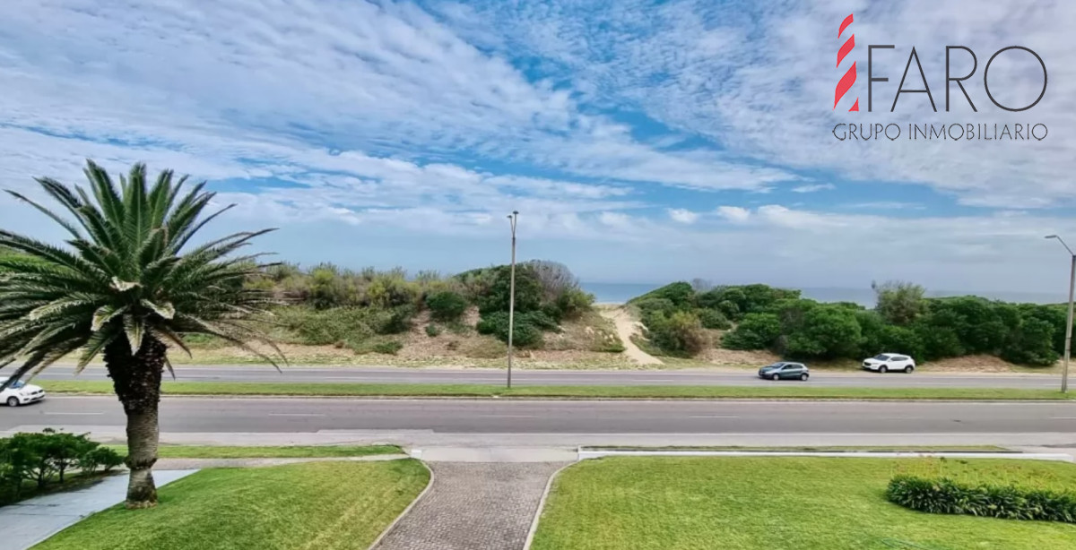 Departamento en venta en Arenas Blancas con vista al mar.