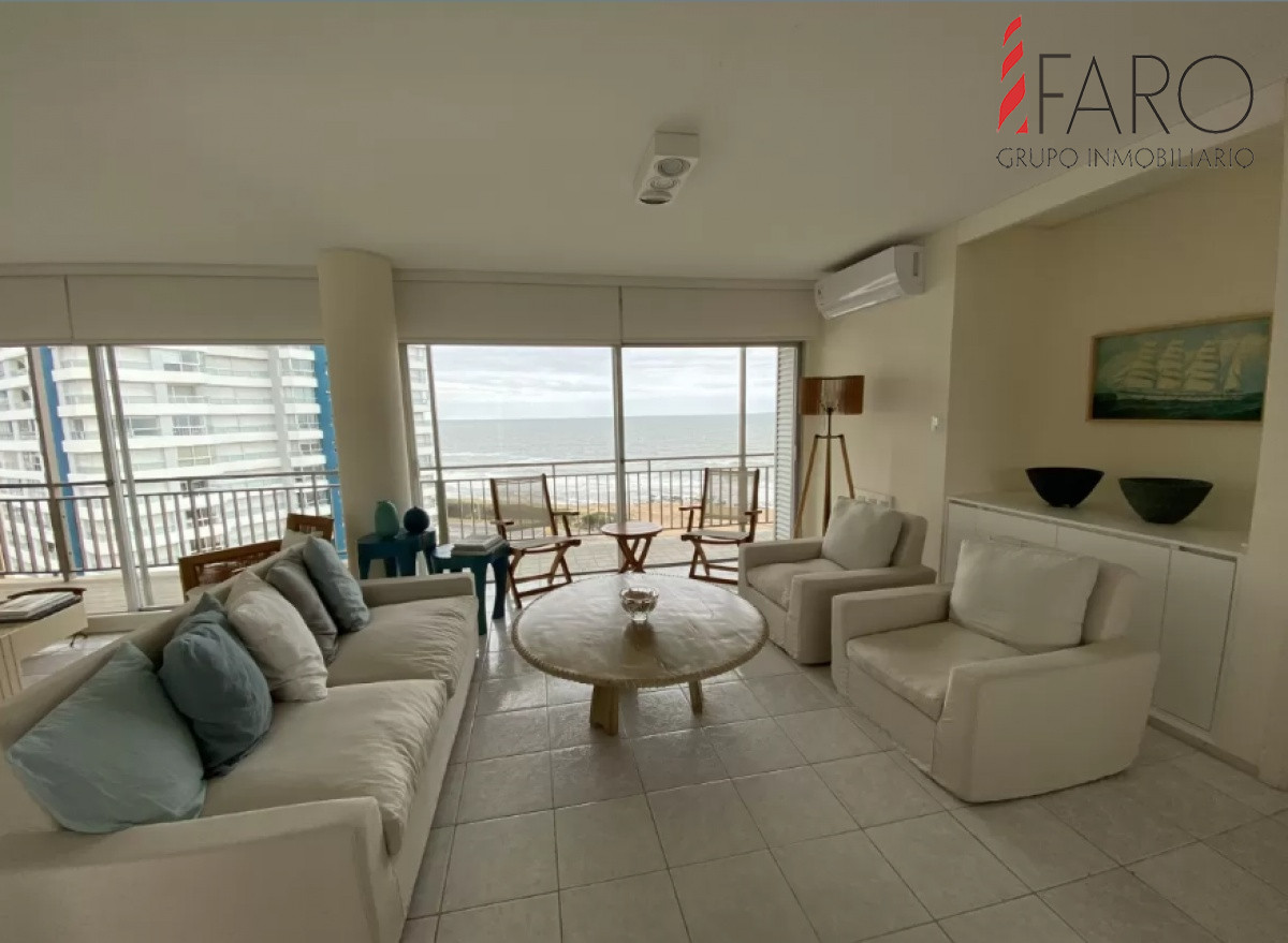 Venta de apartamento en primera fila de playa brava, Punta Del Este 