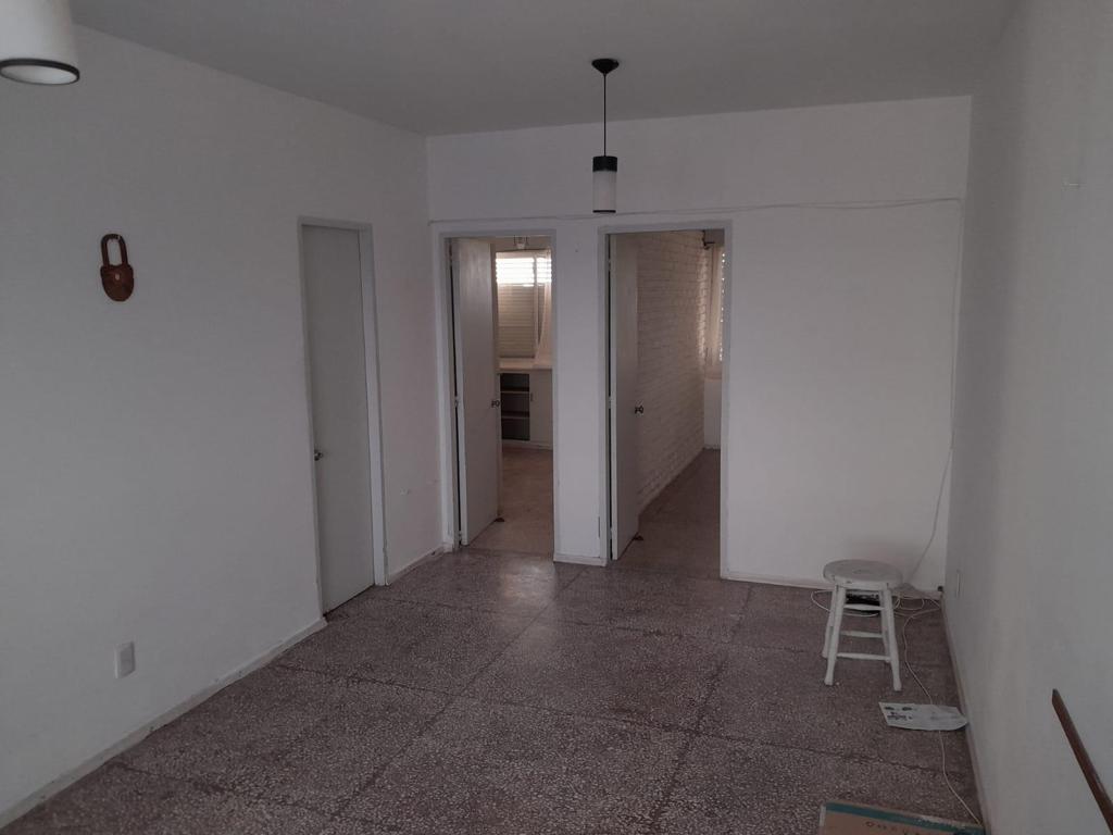 Alquiler- Apartamento en la Rambla al frente con balcon terraza y garaje