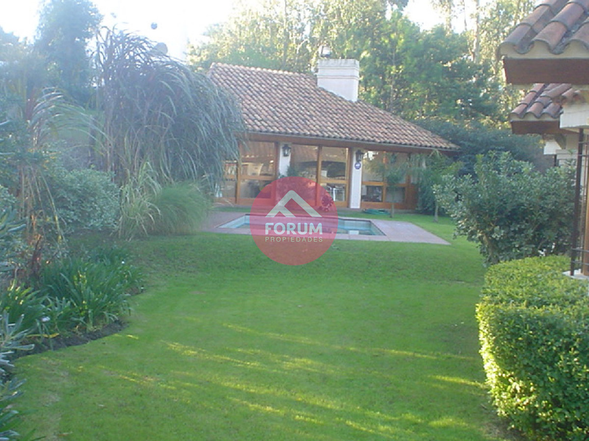 CHALET EN SAN RAFAEL EXCELENTE CONSTRUCCION 