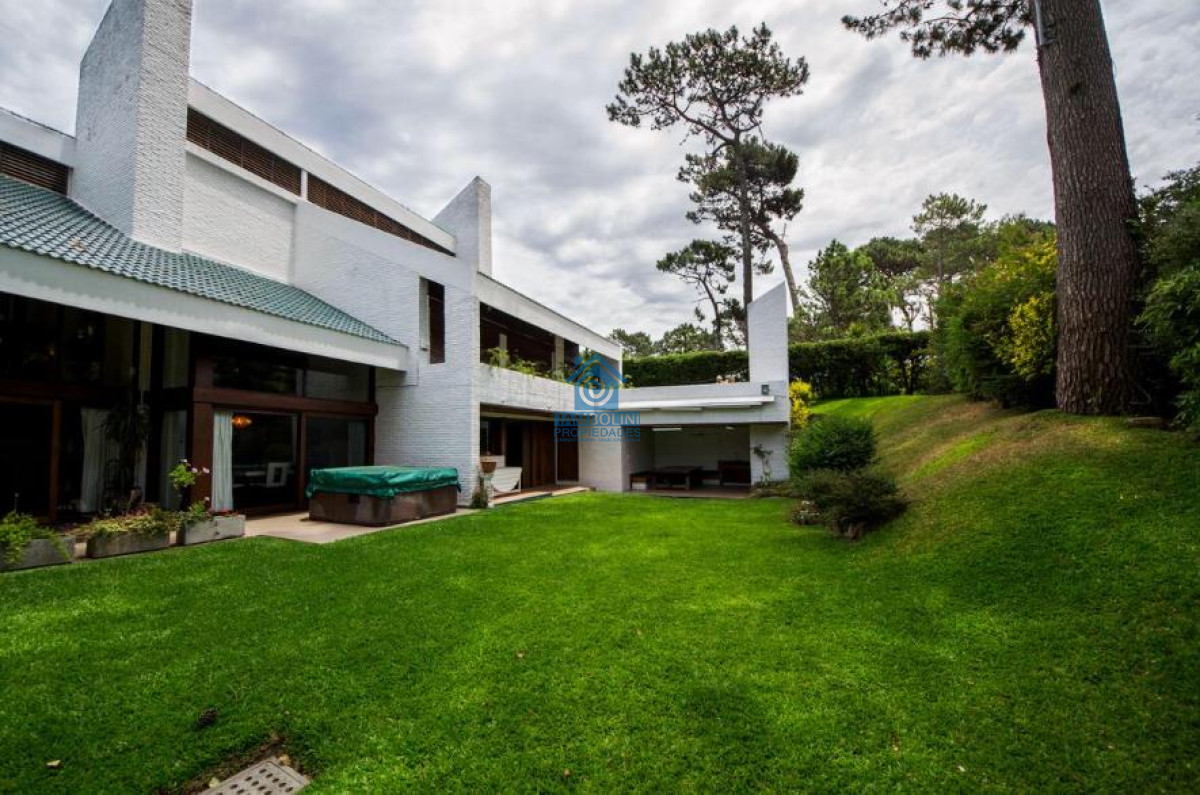 ESPECTACULAR CASA PUNTA DEL ESTE