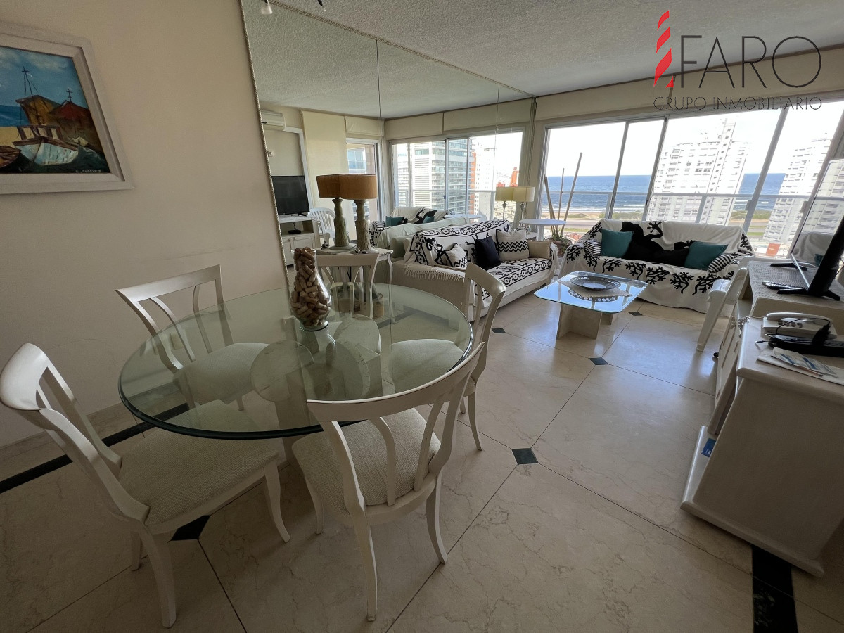 Departamento 2 1/2 dormitorios - Long Beach - Punta del Este