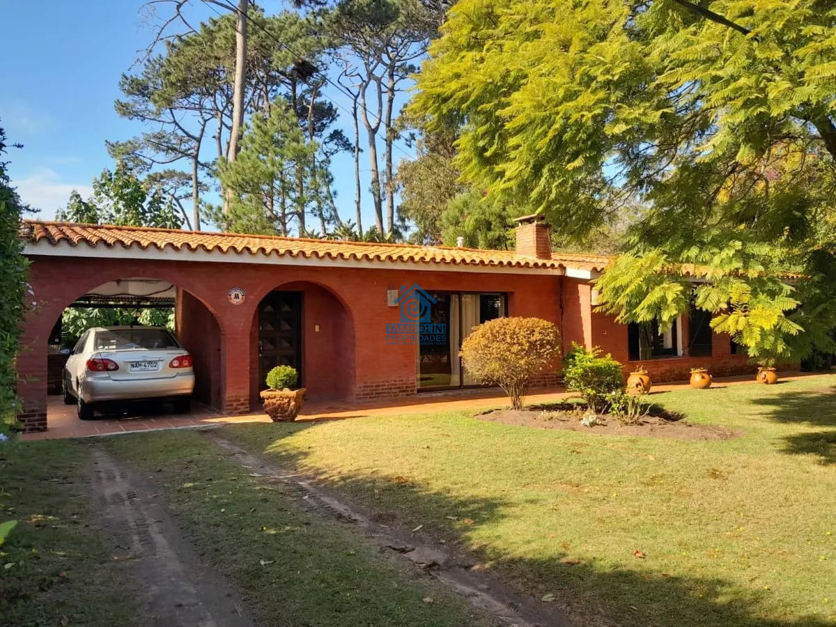 Casa en Venta Y Alquiler Anual, Pinares Punta Del Este.