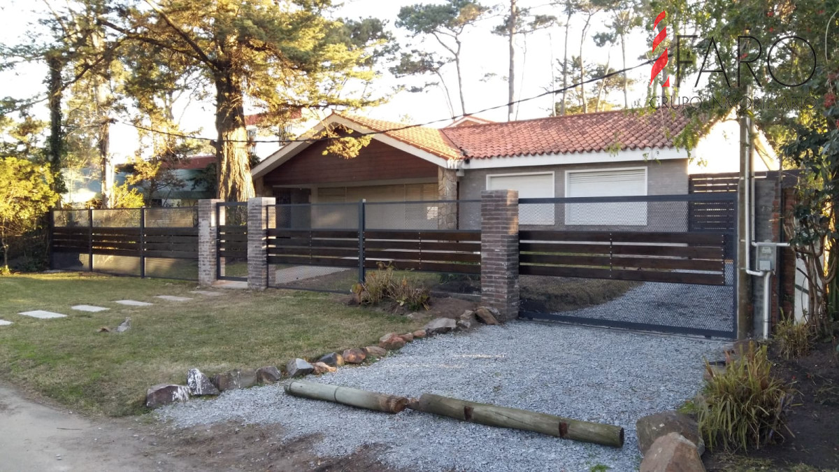 Casa en la Mansa 5 dormitorios, piscina y parrillero