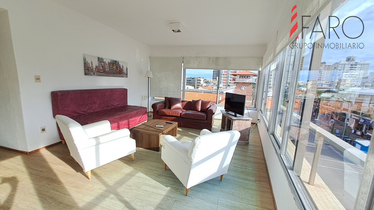 Apartamento en plena Península, Punta del Este. Ref. 4544