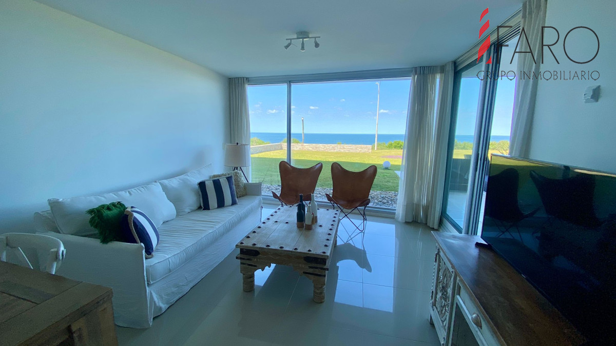 Apartamento Moderno en Primera Línea al Mar