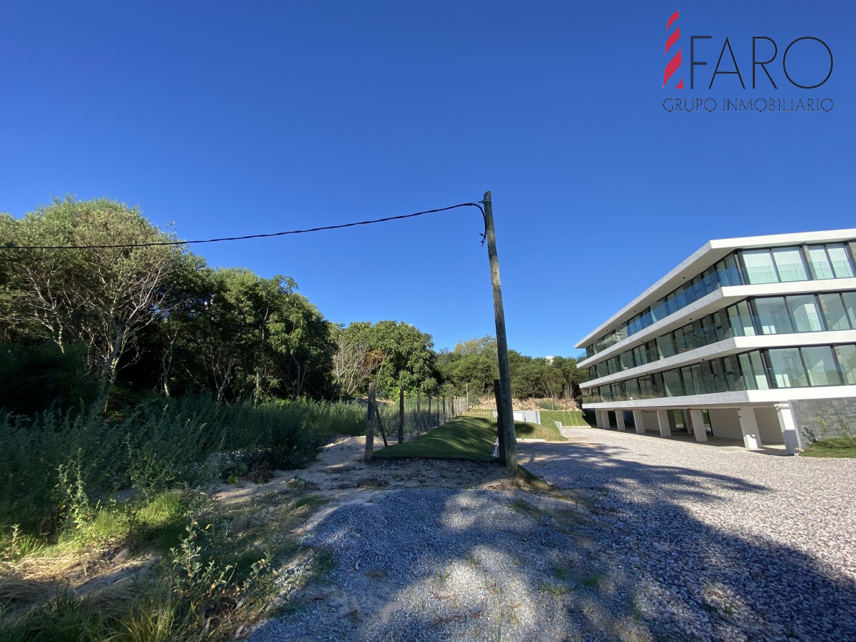 Terreno apto para bloque. Punta del Este