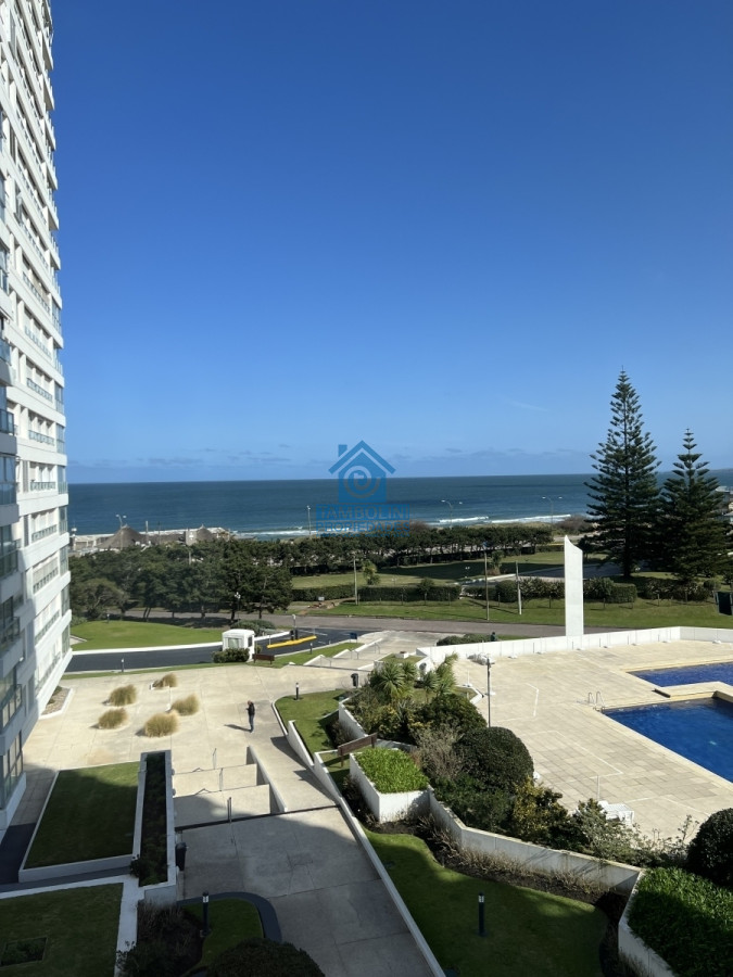 Venta de Apartamento Primera Linea Playa Mansa - Punta del Este.