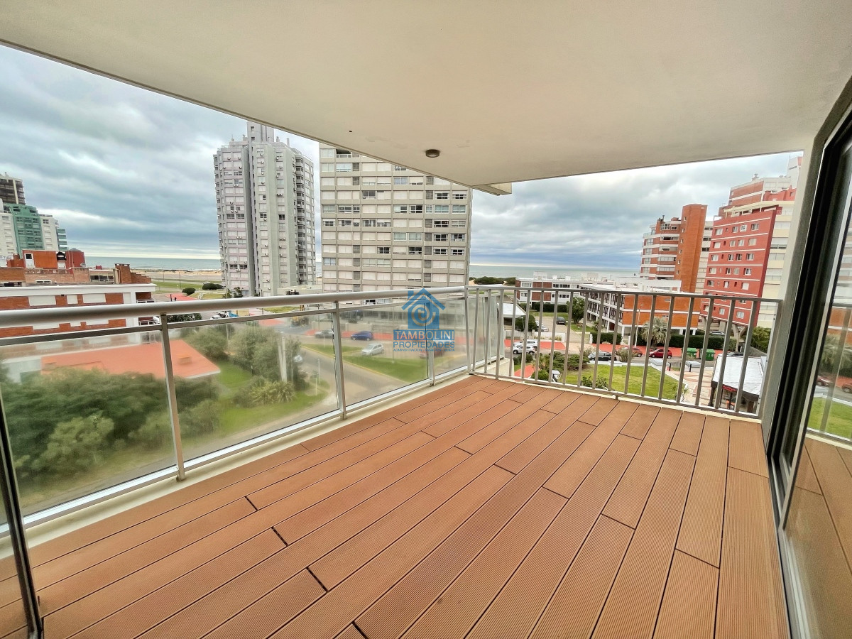 Apartamento a pasos de playa brava, 2 dormitorios