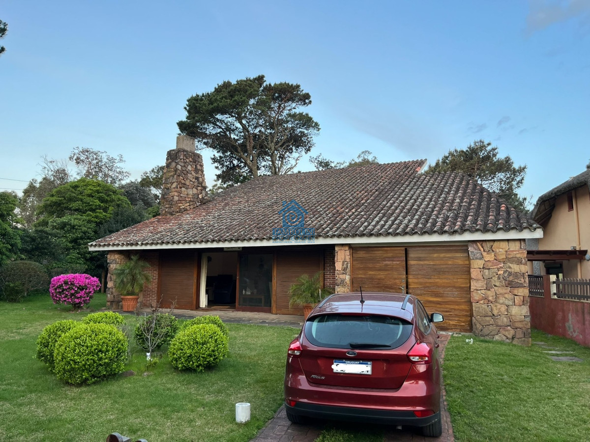 Vende casa de 3 dormitorios en Pinares, Punta del Este 